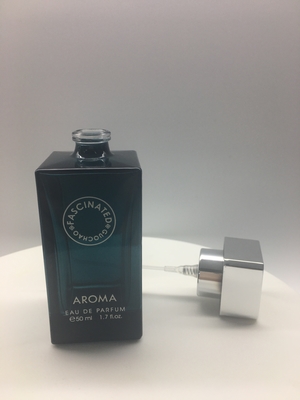 O perfume 50ml luxuoso de vidro do retângulo engarrafa o atomizador com tampão quadrado