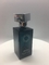 O perfume 50ml luxuoso de vidro do retângulo engarrafa o atomizador com tampão quadrado