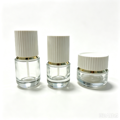 Frasco de vidro transparente com bomba 30ml e 50ml para cosméticos, sérum e loção, com tampa canelada branca e bomba dourada, embalagem para skincare