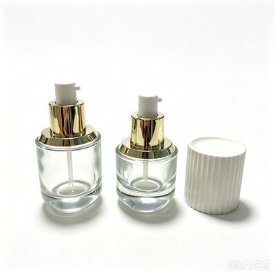 Frasco de vidro transparente com bomba 30ml e 50ml para cosméticos, sérum e loção, com tampa canelada branca e bomba dourada, embalagem para skincare