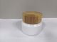 O frasco cosmético de vidro branco com tampão de madeira/potenciômetros cosméticos das tampas desnata o OEM das garrafas